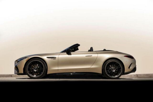 Mercedes-AMG SL 63 Manufaktur Golden Coast Convertible 2025 (6)