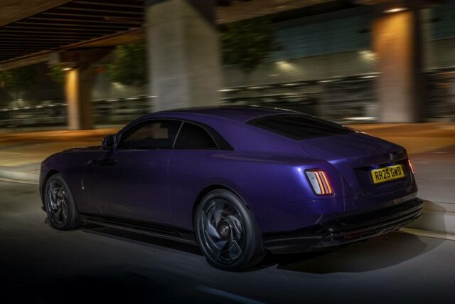 Rolls-Royce Black Badge Spectre EV 2025 (8)