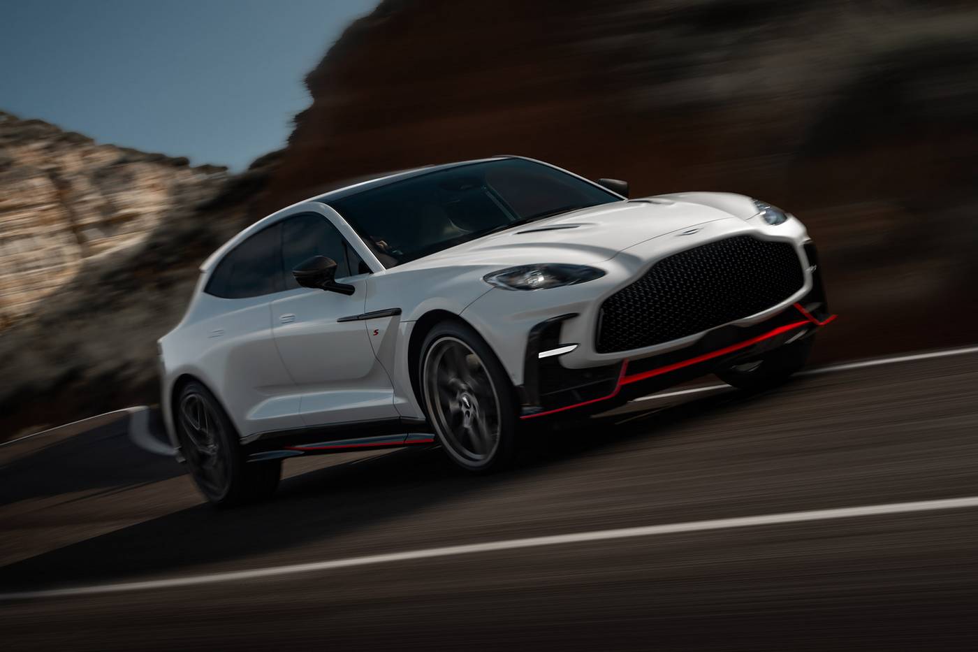 Aston Martin DBX S SUV (7)