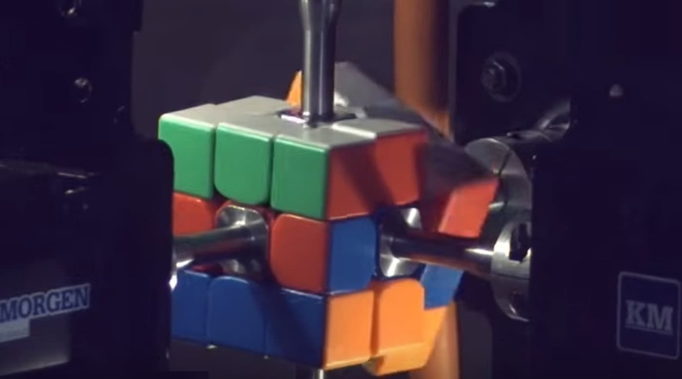 Fastest Puzzle Cube-Solving Robot