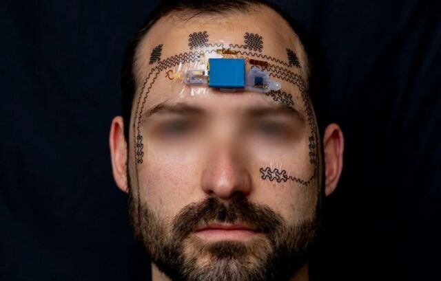 Forehead e-Tattoo for Mental Workload Estimation