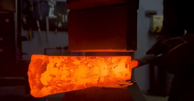 A Rusty Chain Turned into a Sharp Damascus Steel Knife