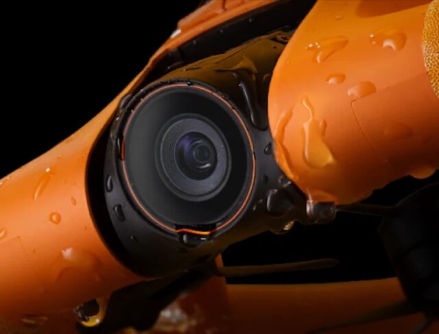 HOVERAir AQUA Self-Flying Camera (1)
