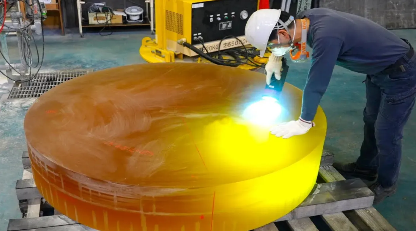 Glass That Controls Light