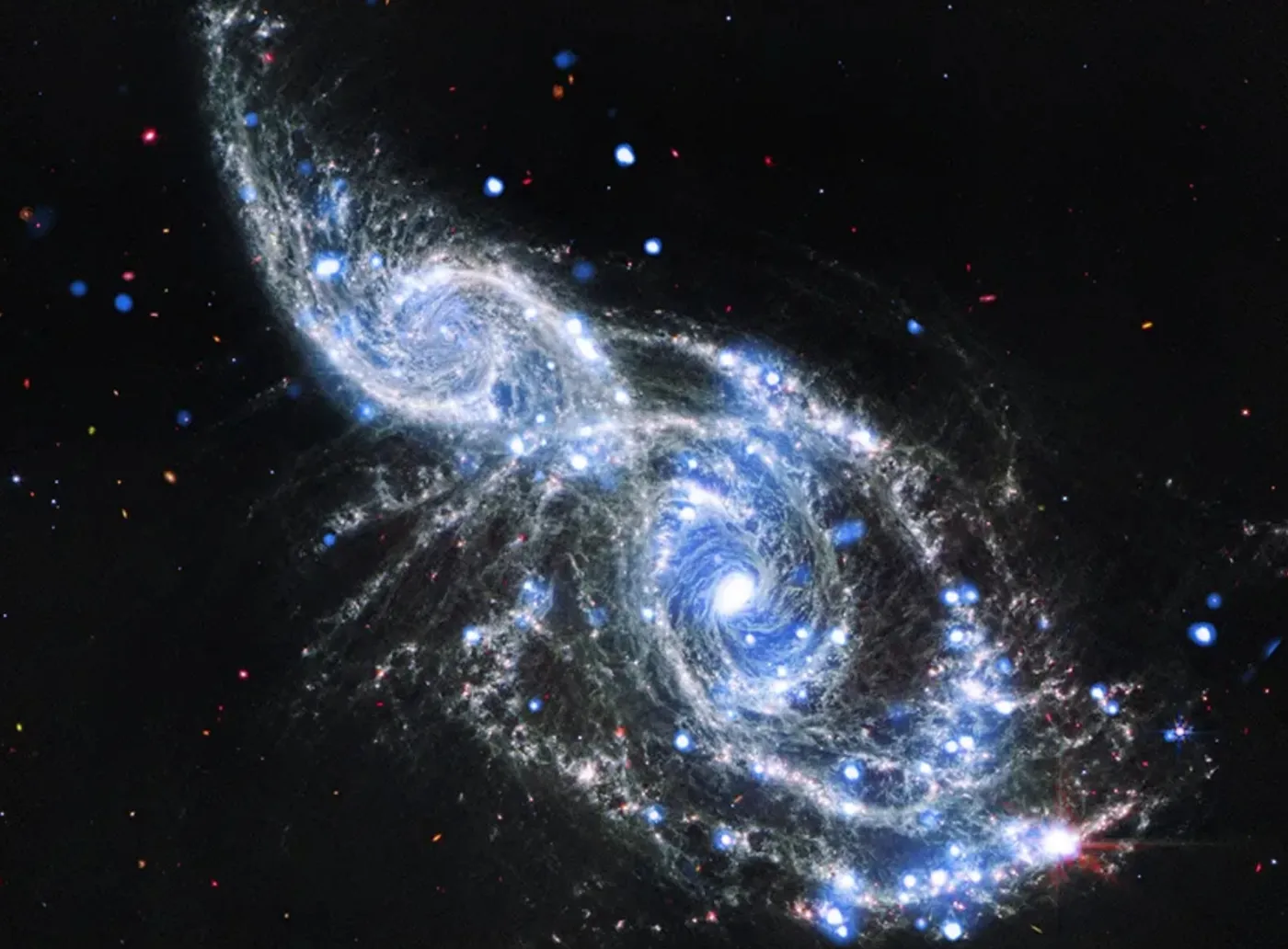 A beautiful Galactic Embrace