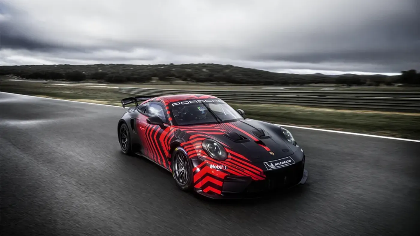 Porsche 911 GT4 R (1)